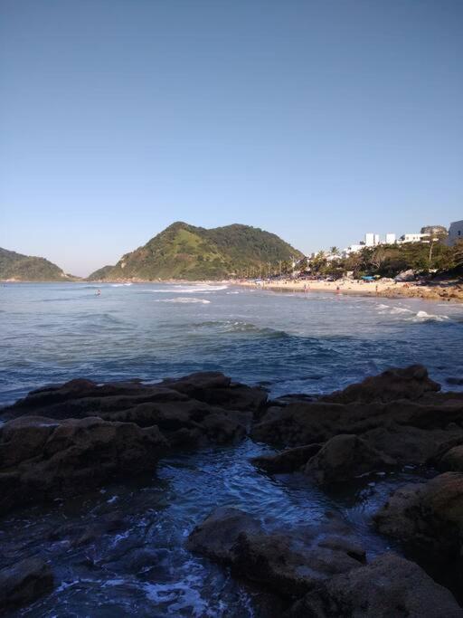 Apto Praia Do Tombo Гуаружа Экстерьер фото