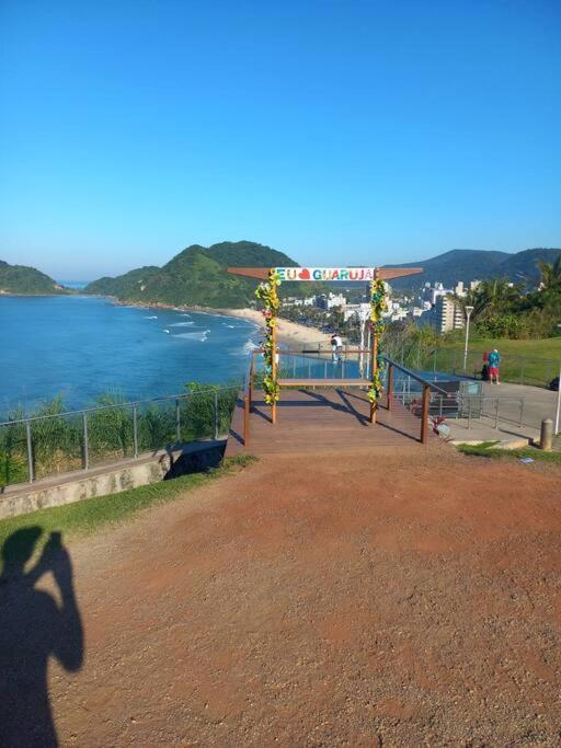 Apto Praia Do Tombo Гуаружа Экстерьер фото