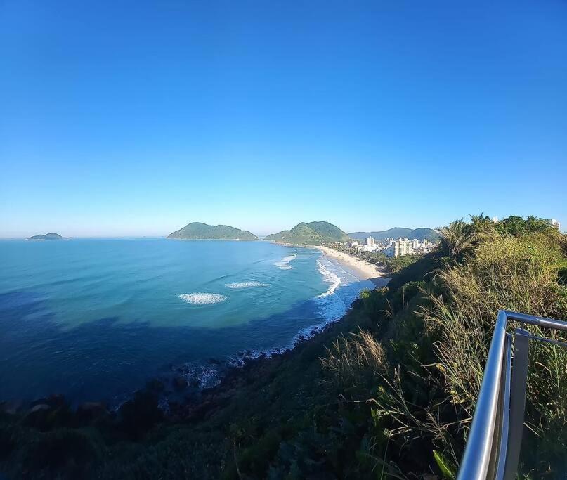 Apto Praia Do Tombo Гуаружа Экстерьер фото