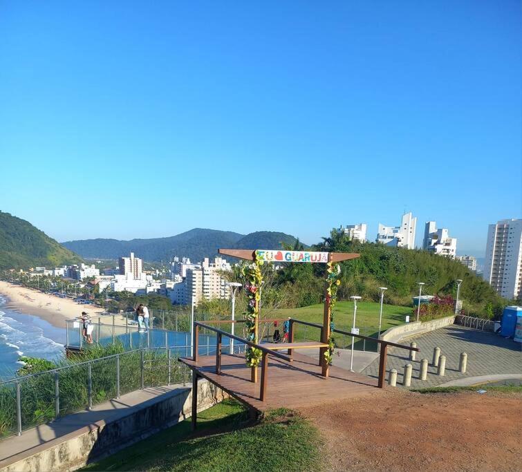 Apto Praia Do Tombo Гуаружа Экстерьер фото